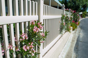 Why a Vinyl Railing Makes More Sense for Your Deck